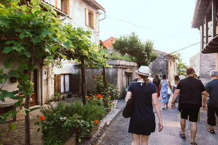 Lokalni turistični vodniki, Vir: VisitKras